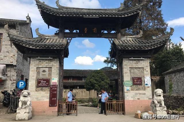 治理河道市容 共建美丽家园